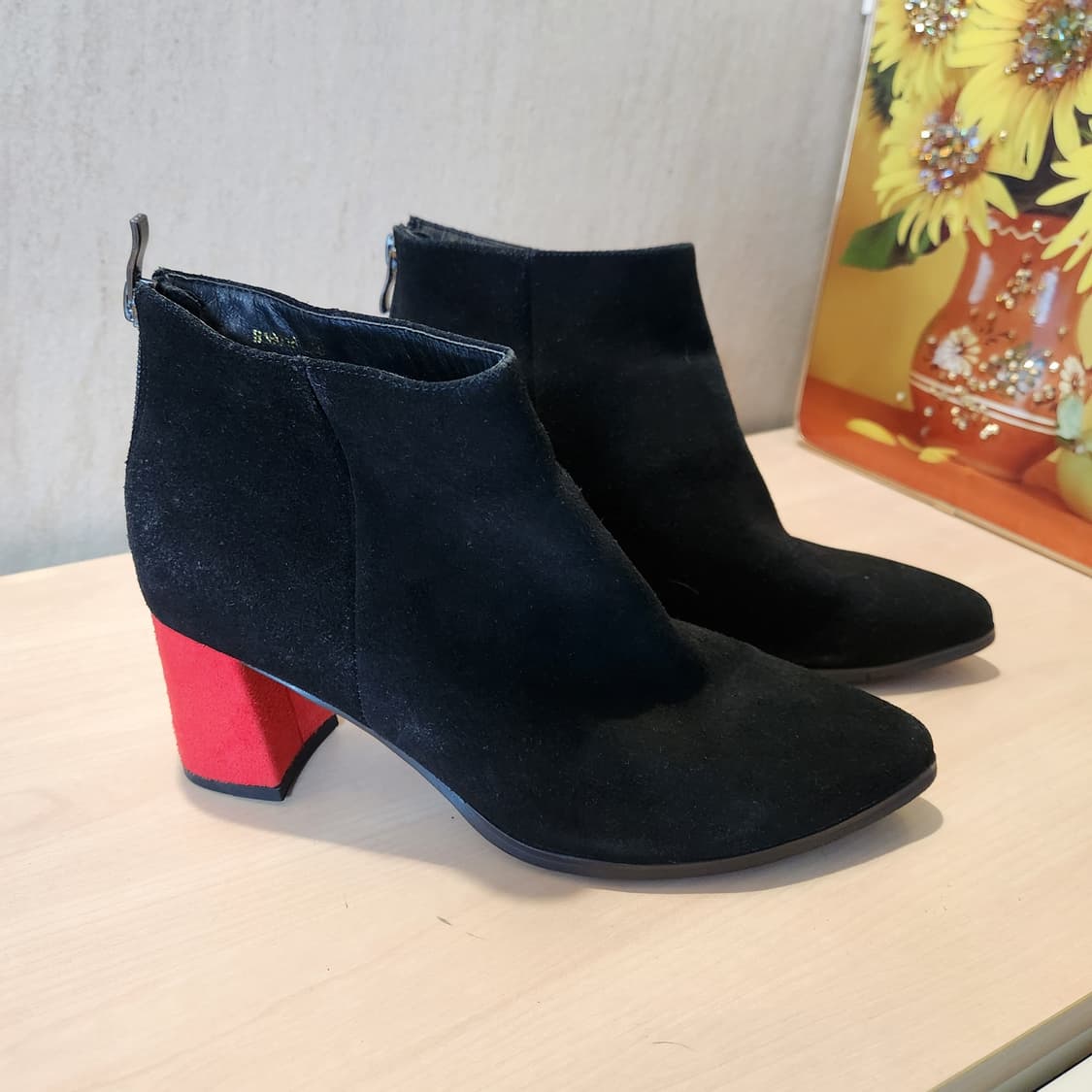 “블랙 스웨이드 × 레드힐 포인트✨ 엘사베리니 앵클부츠 (250)”
 상품이미지1