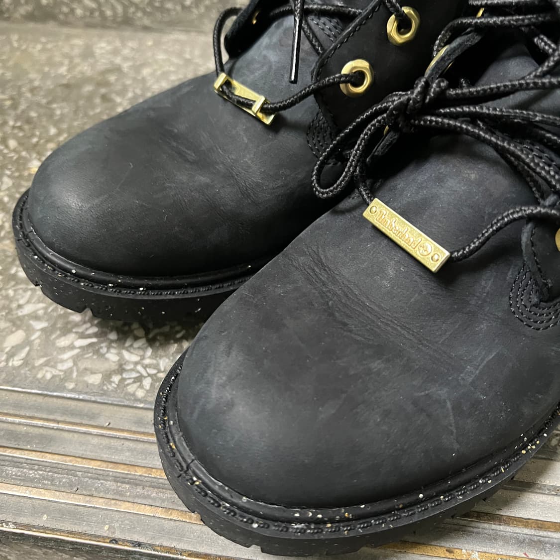 팀버랜드 헤리티지 6인치 블랙 누벅 부츠 상품이미지5