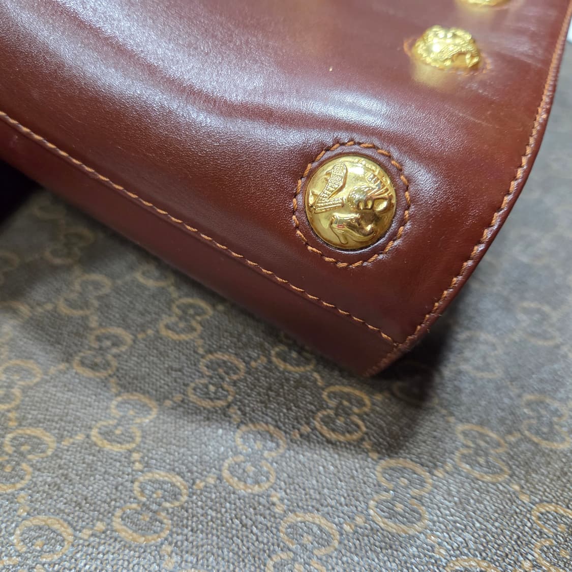 페라가모 미듐 크로스백 상품이미지6