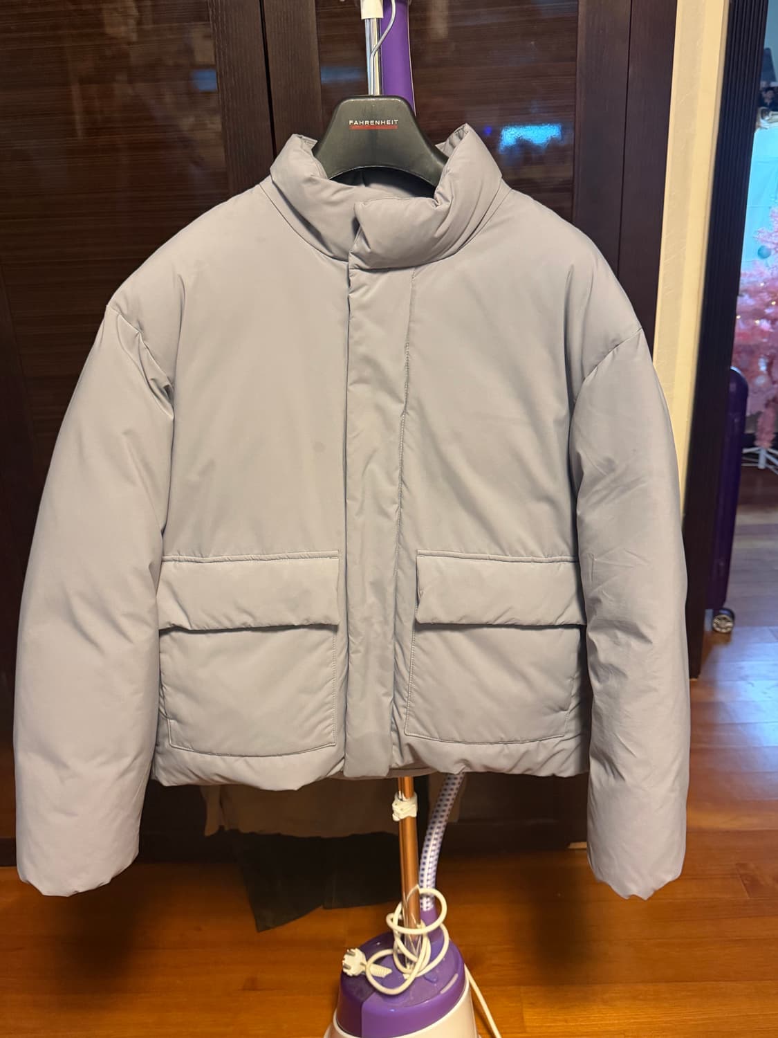 [남성M]무신사스탠다드 아웃 포켓 다운 숏 패딩 재킷 라이트 그레이 상품이미지1