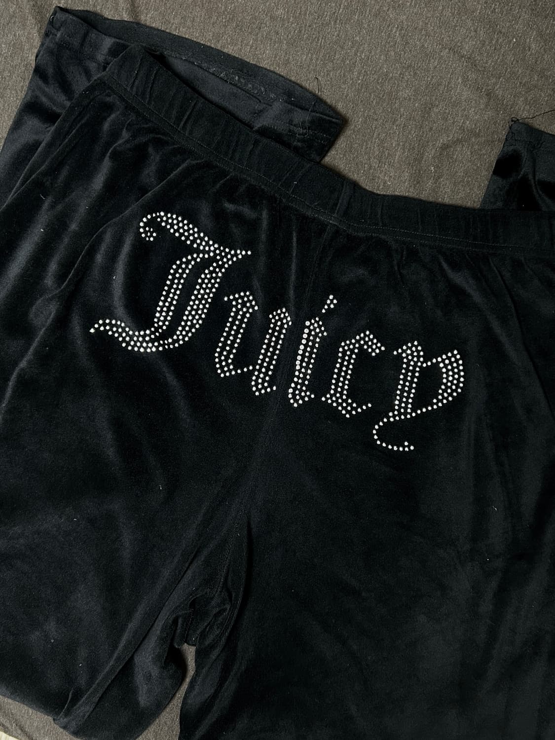 쥬시꾸뛰르 블랙 벨벳 잠옷 세트 상품이미지3