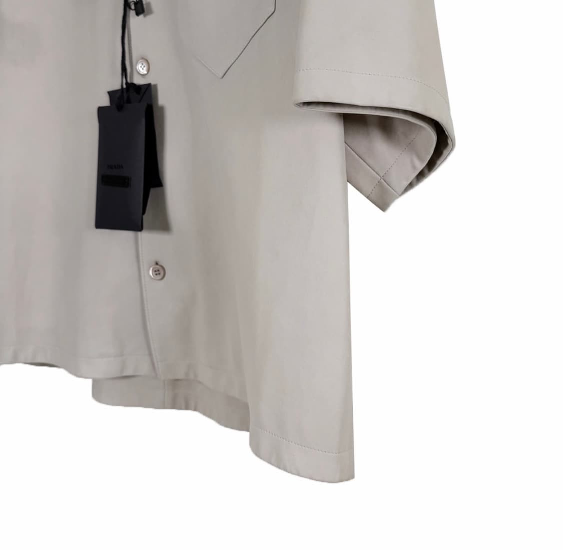[50] 프라다 남성 나파 레더 삼각로고 램스킨 반팔 셔츠 자켓 베이지 상품이미지7