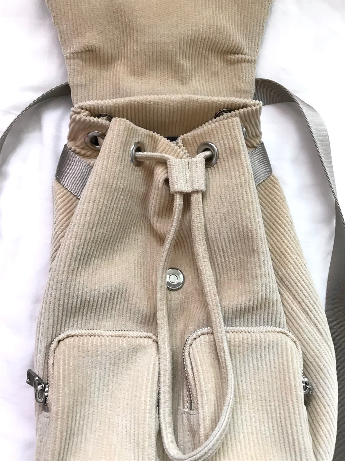 Minitmute 미닛뮤트 클로 백팩 코듀로이 라떼 상품이미지3