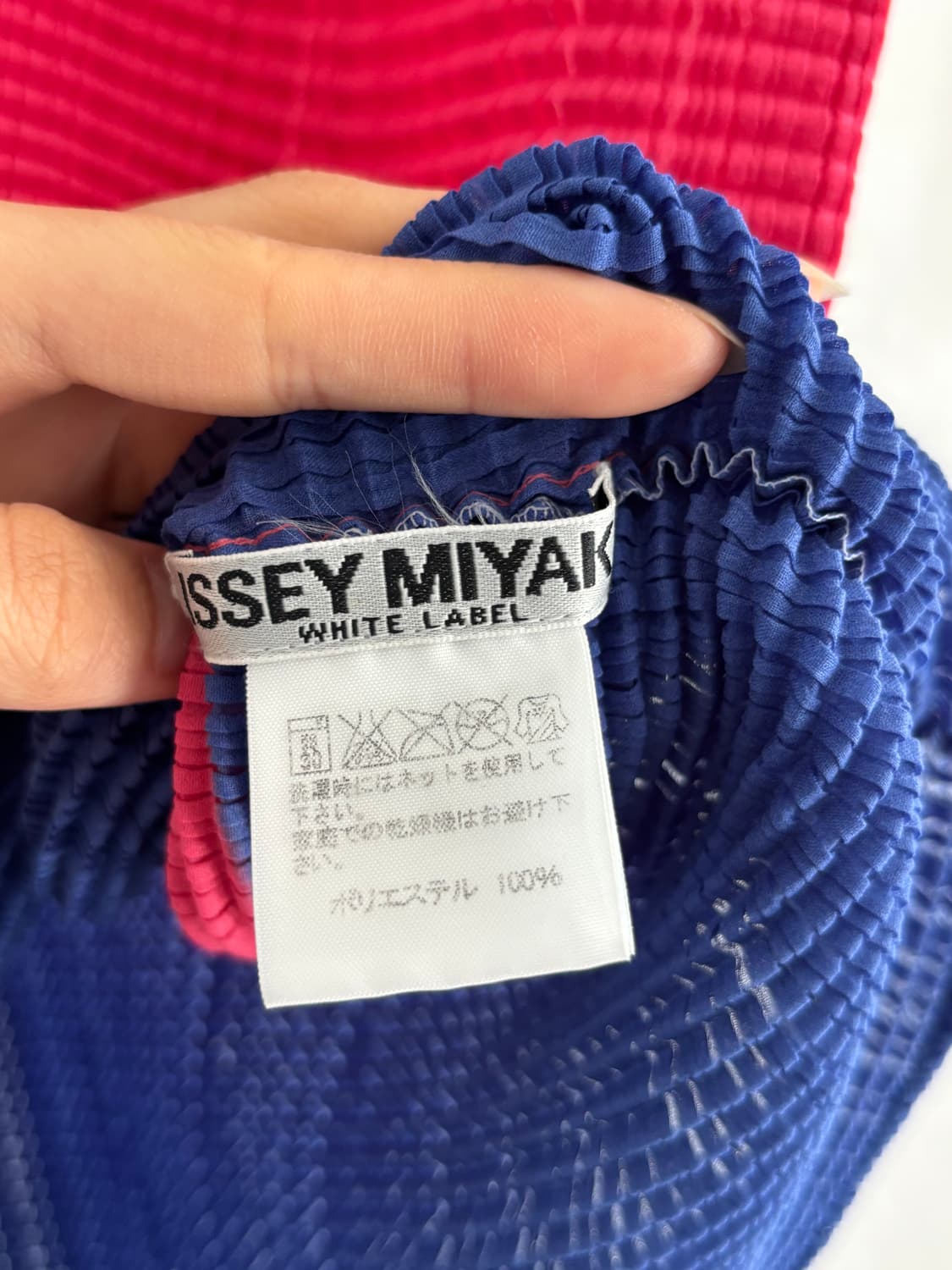 Issey Miyake 이세이미야케 화이트라벨 레드-블루 플리츠 탑 상품이미지8