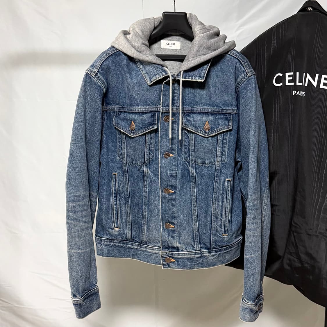 [S+급/M] 셀린느 백로고 후드 데님 청자켓 그레이 상품이미지3
