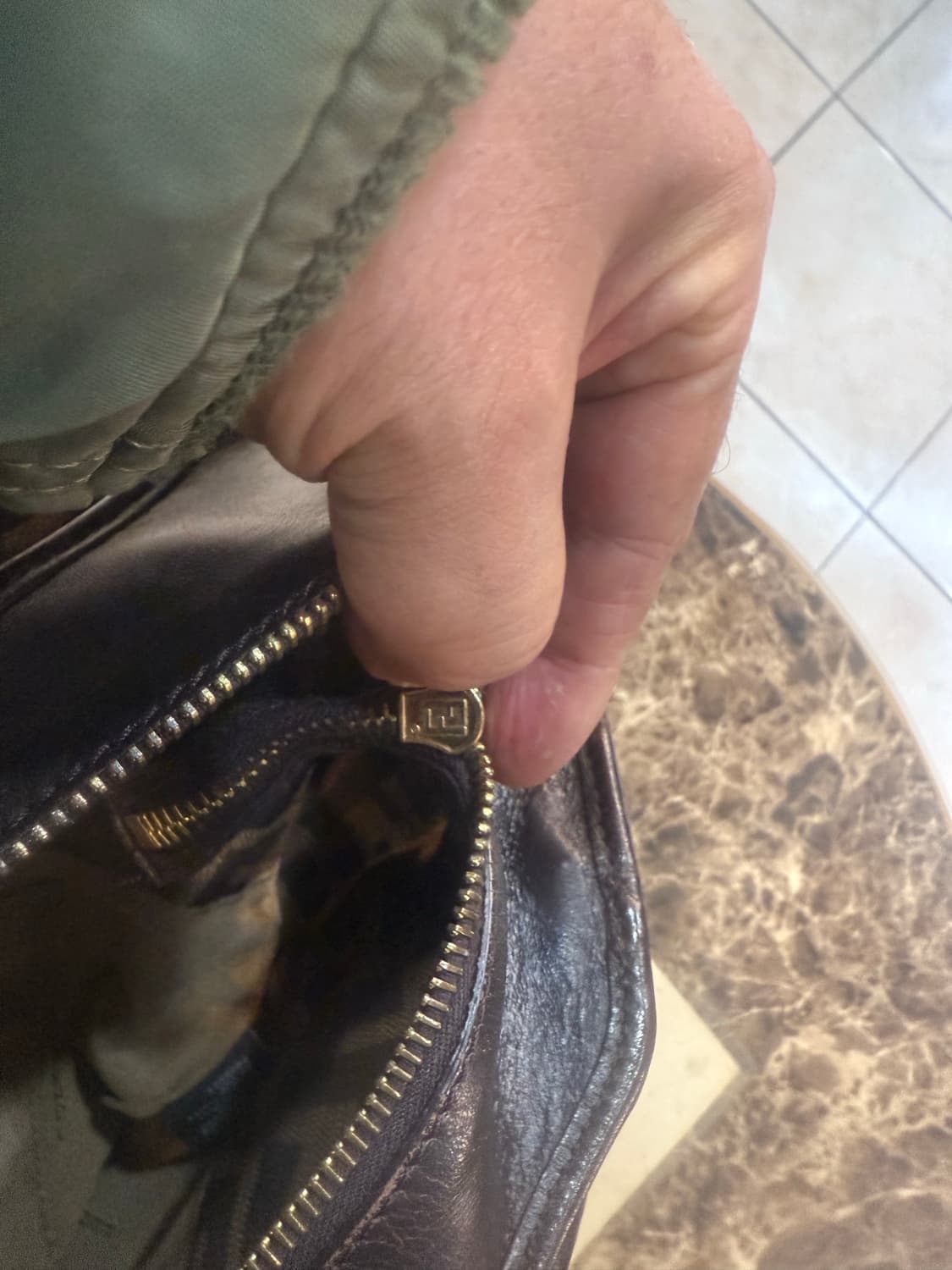 정품 펜디 주카 쇼퍼백 팝니다 상품이미지10