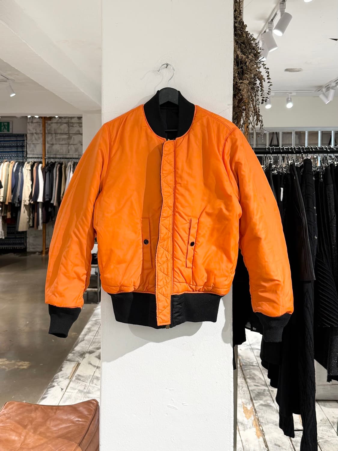 알파 인더스트리 블랙 MA-1 리버시블 플라이트 자켓 상품이미지2