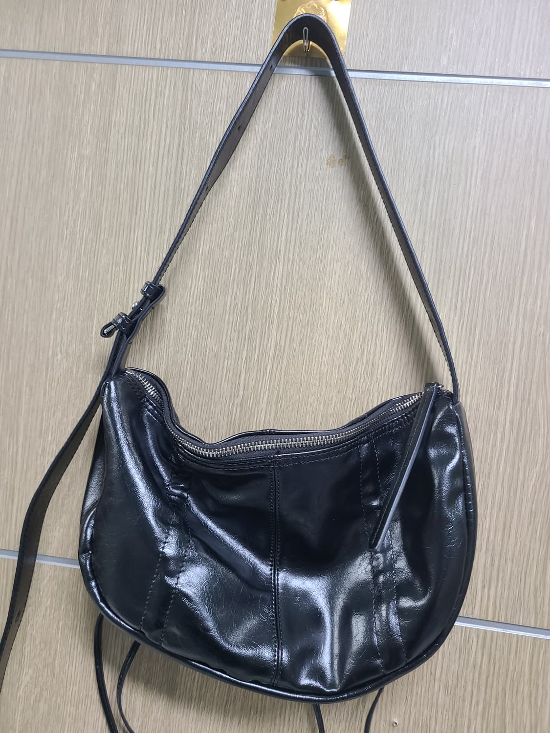 마뗑킴 블랙 셔링 숄더백  상품이미지4