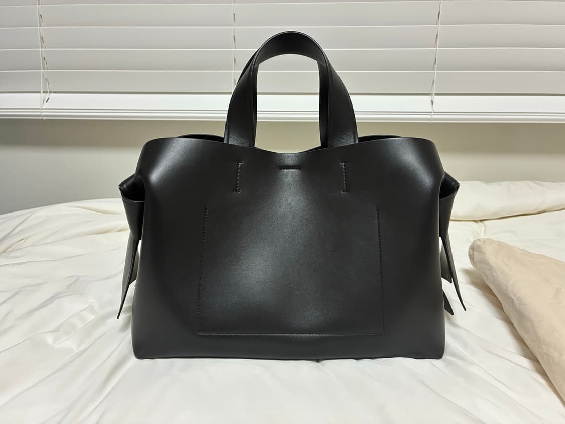 Acne Studios 아크네 스튜디오 무스비 토트백 미디사이즈 블랙 상품이미지4