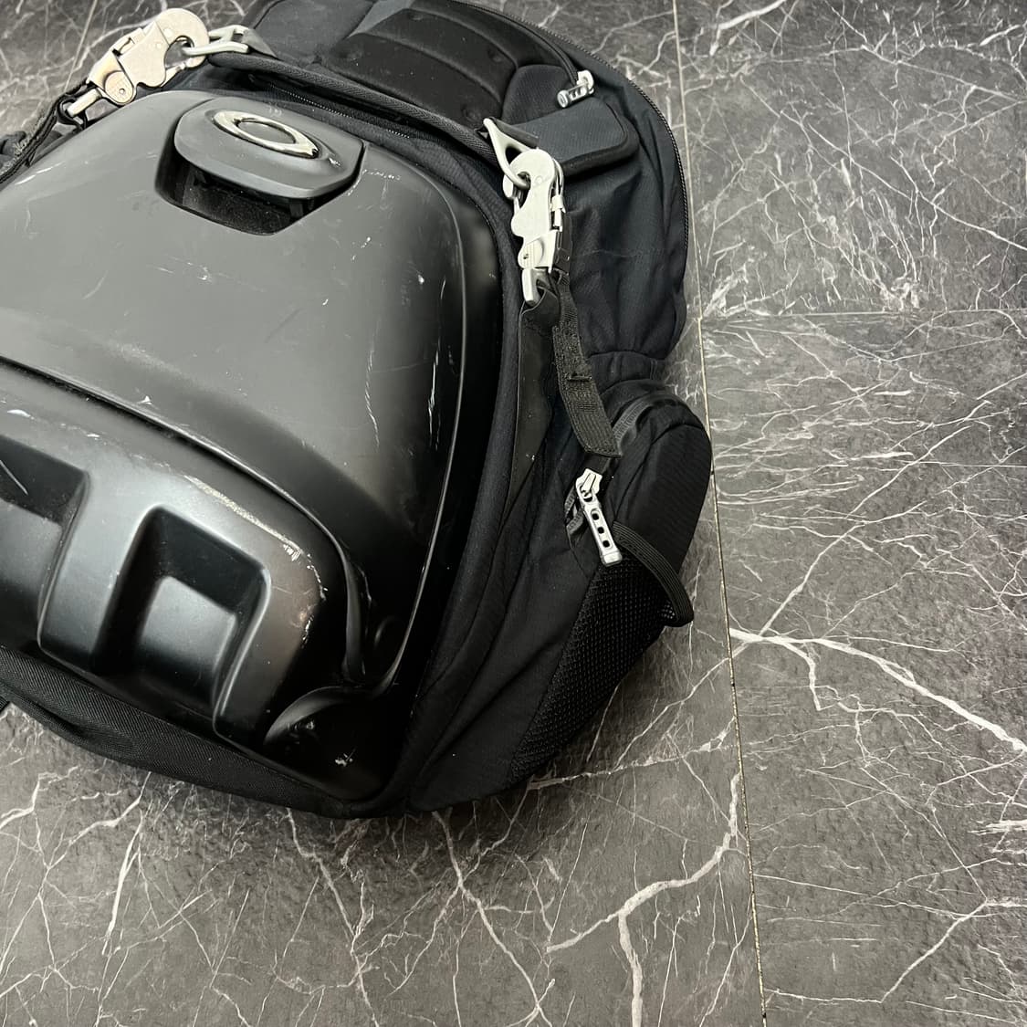 오클리 런치 박스 백팩 블랙 상품이미지5