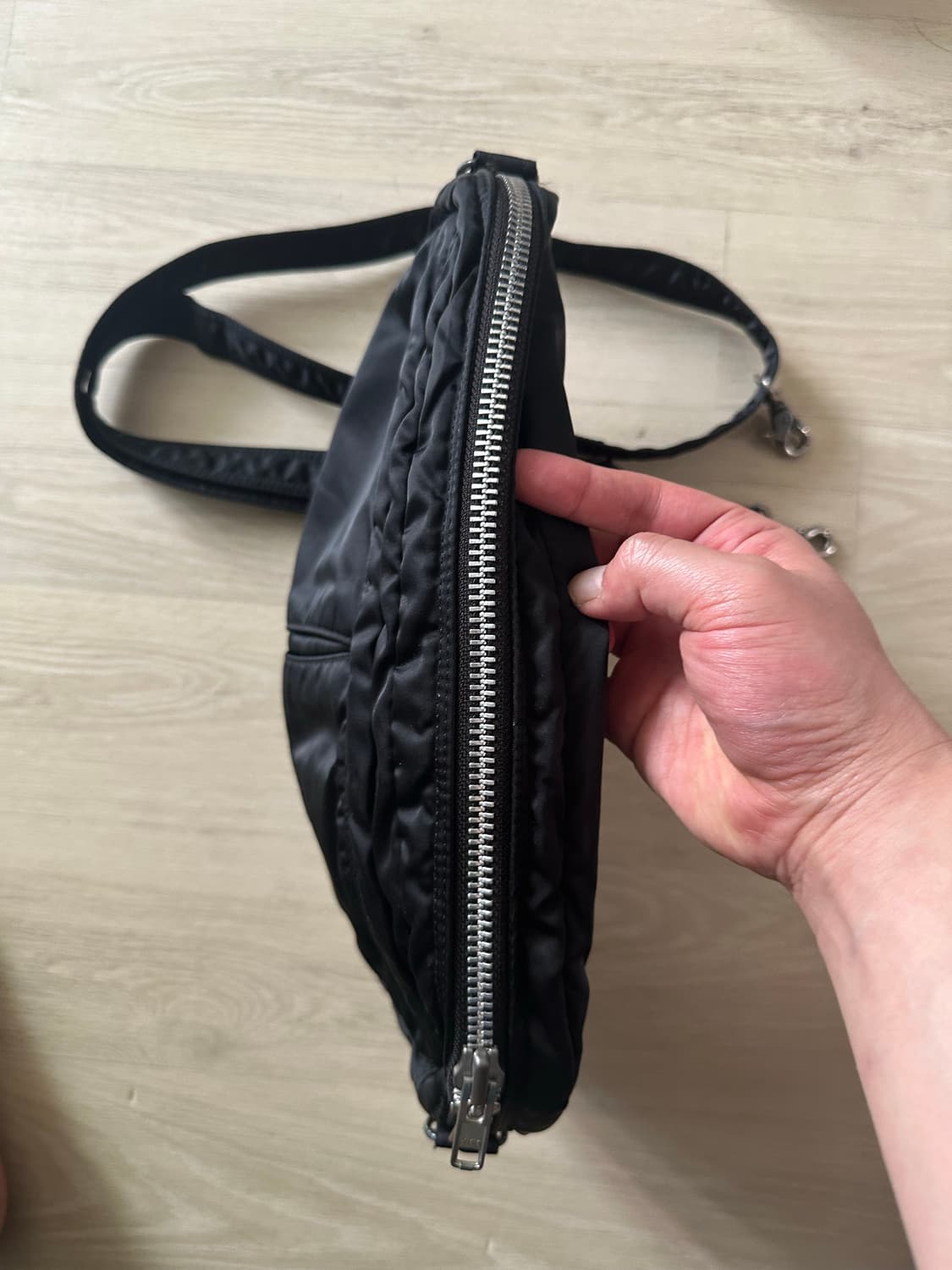 PORTER 요시다 포터 반달 숄더백 블랙 상품이미지4