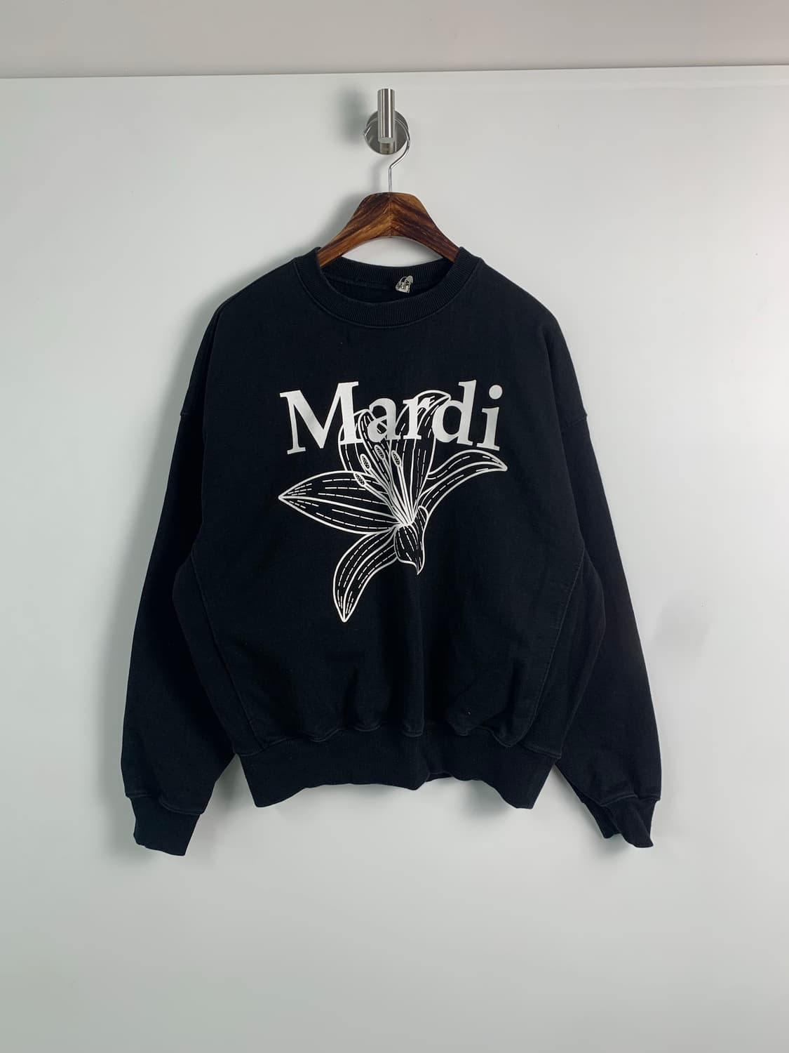 마르디 메크르디 빅로고 블랙 맨투맨 상품이미지2