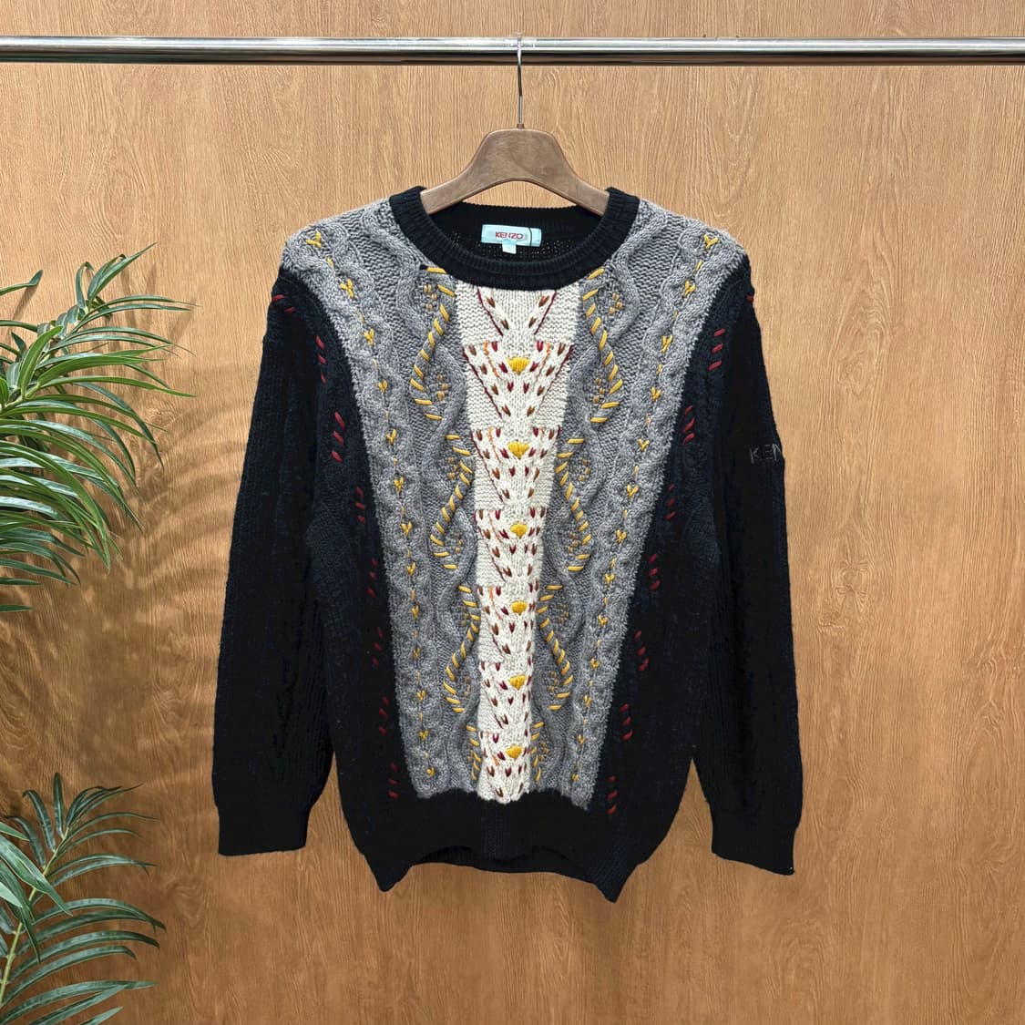 겐조 골프 라운드넥 울 케이블 니트 소매 로고 자수 디테일 루즈핏 블랙 상품이미지1