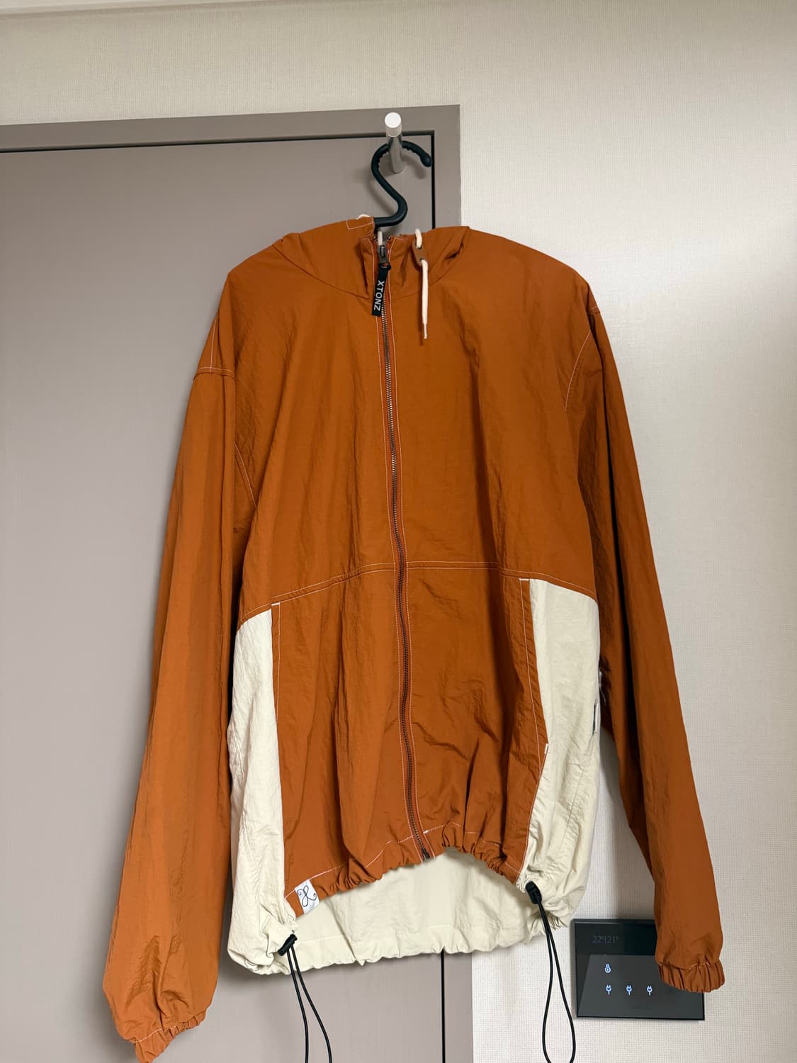 엑스톤즈 아누시 윈드브레이커 상품이미지2