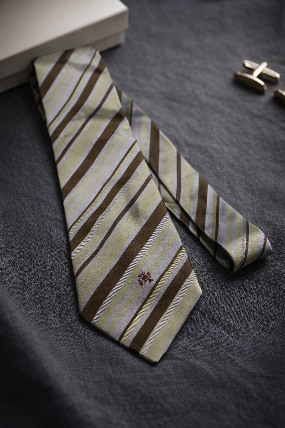 비비안웨스트우드 스트라이프 해골 ORB 베이지 실크 넥타이 상품이미지1