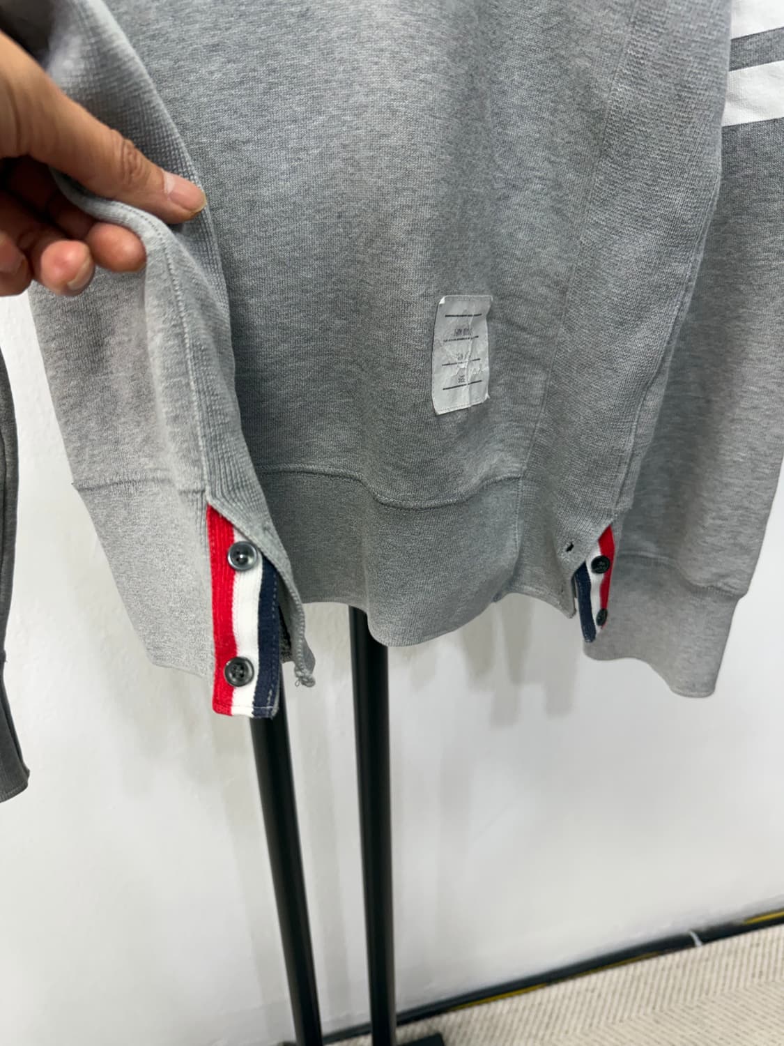 정품) 톰브라운 여성 4바 사선완장 맨투맨티 1 상품이미지4