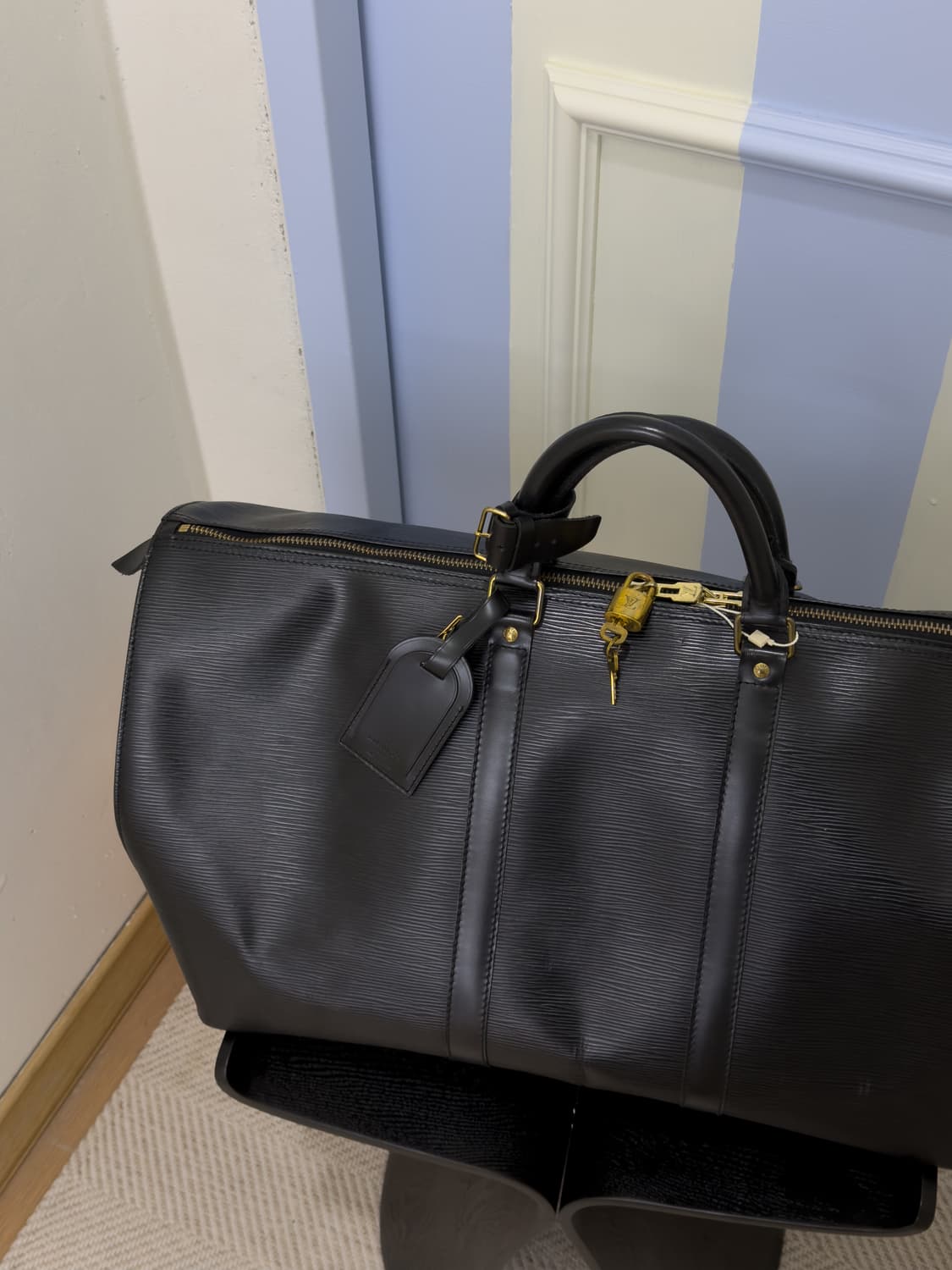 루이비통 에삐 키폴 55 보스턴백 상품이미지3