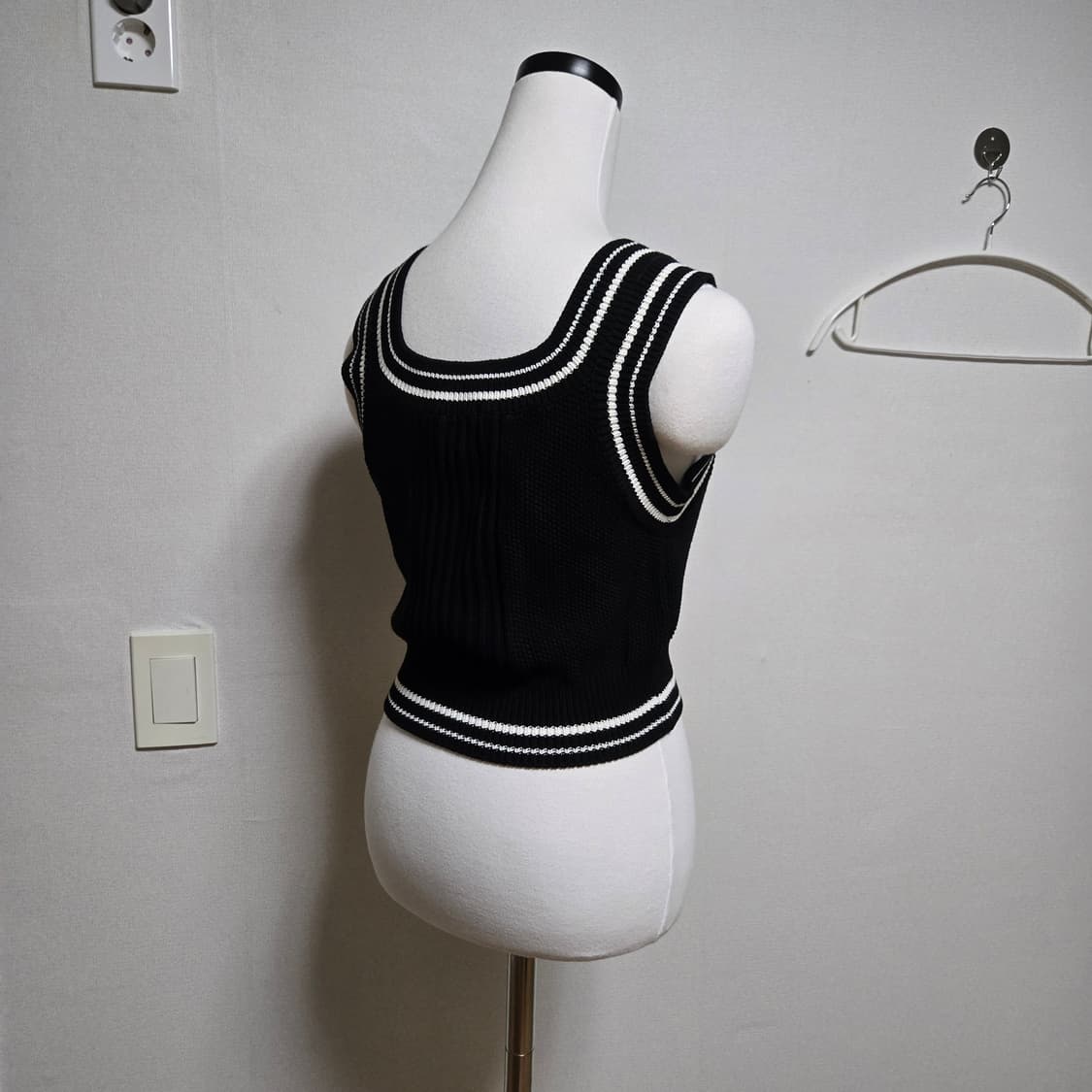 잇미샤 2022 슬리브리스 탑  상품이미지2