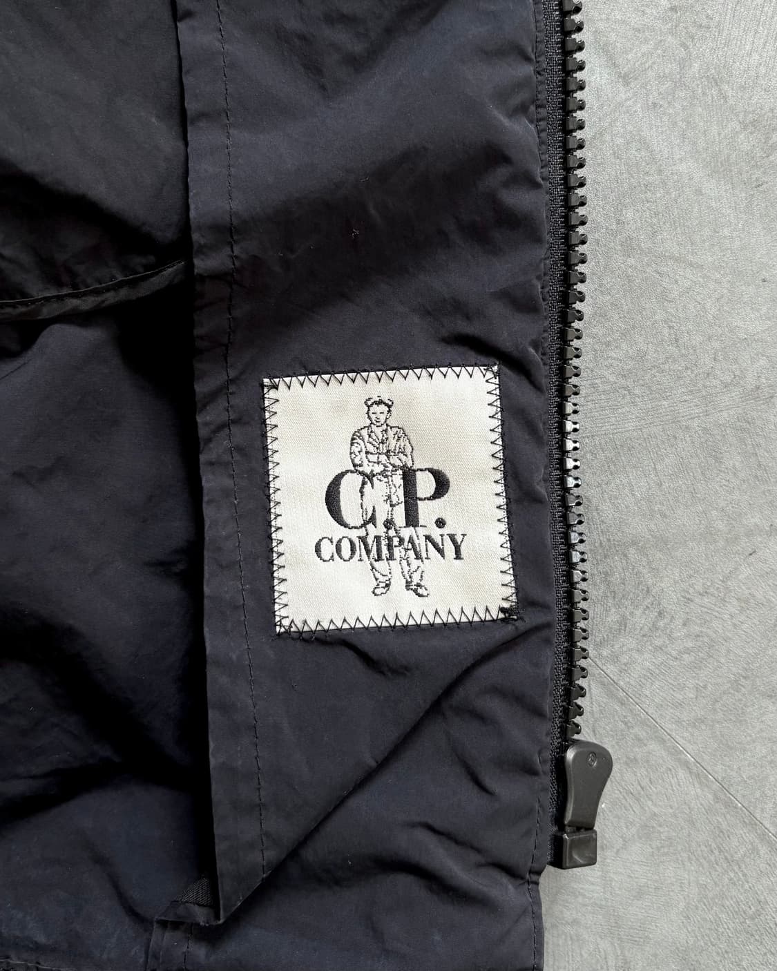 C.P. Company 씨피컴퍼니 블랙 고글 바람막이 자켓 상품이미지7