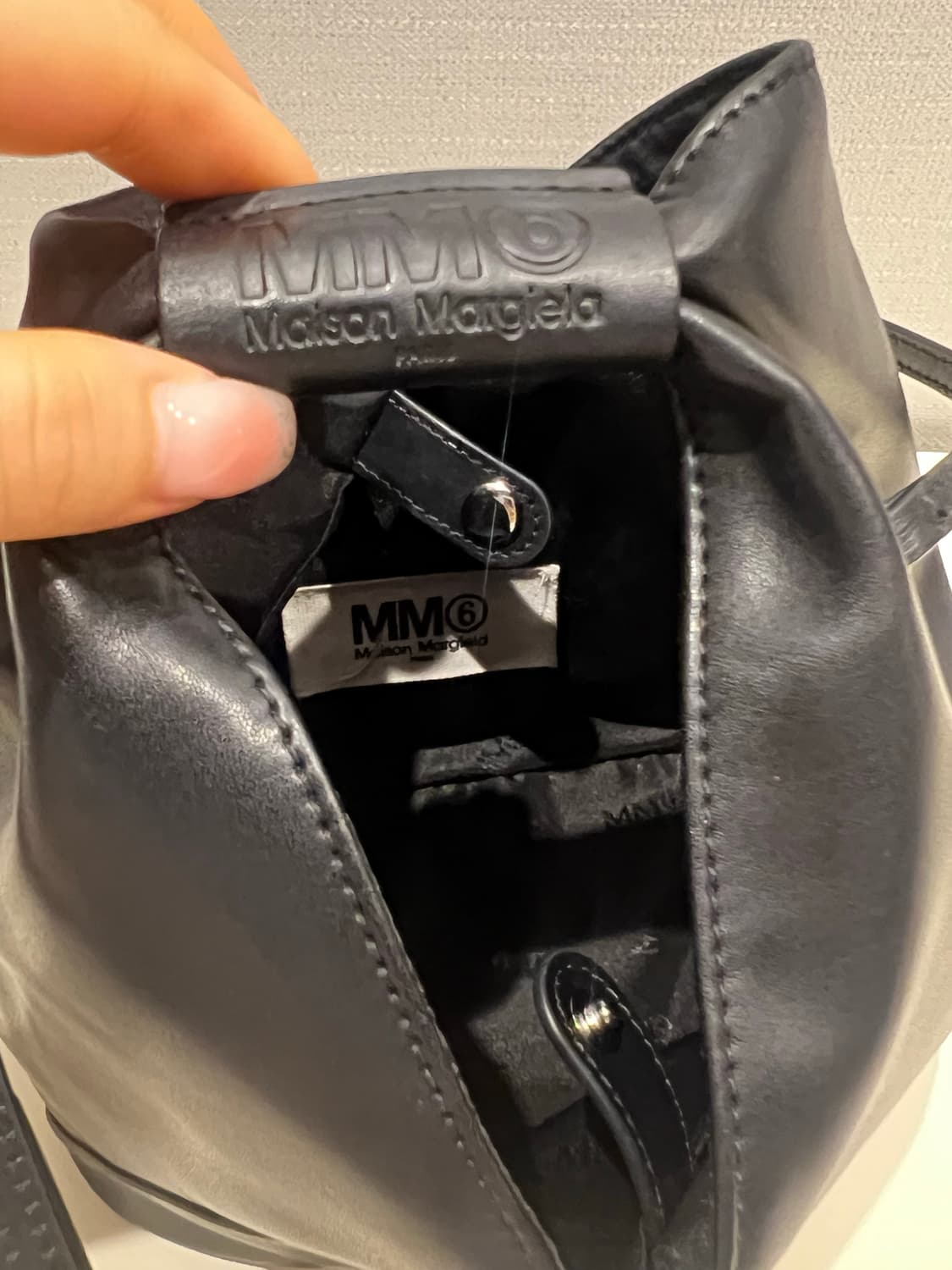 메종마르지엘라 mm6 크로스 바디백 블랙 상품이미지3