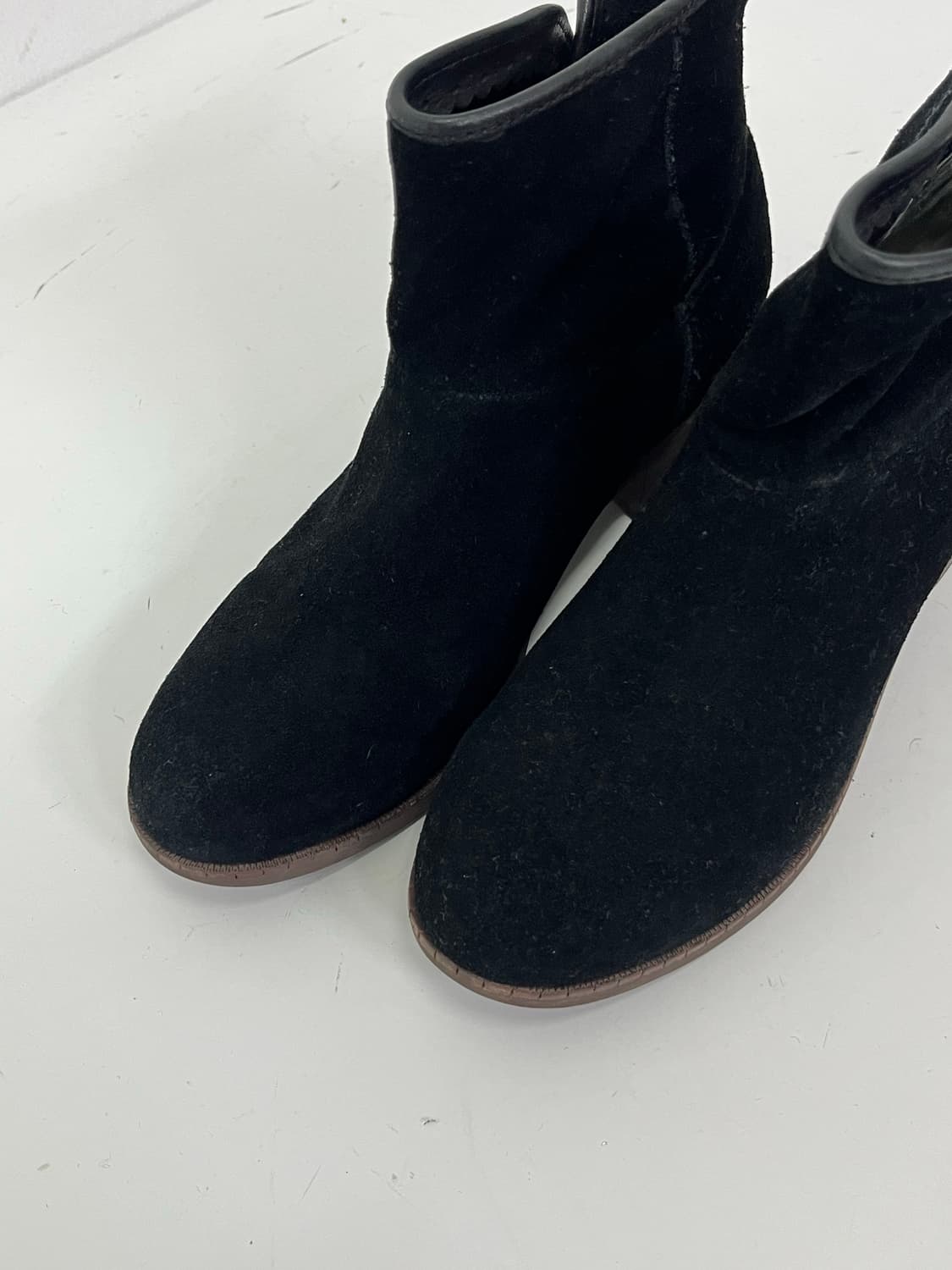 어그 스웨이드 앵클 부츠 상품이미지1