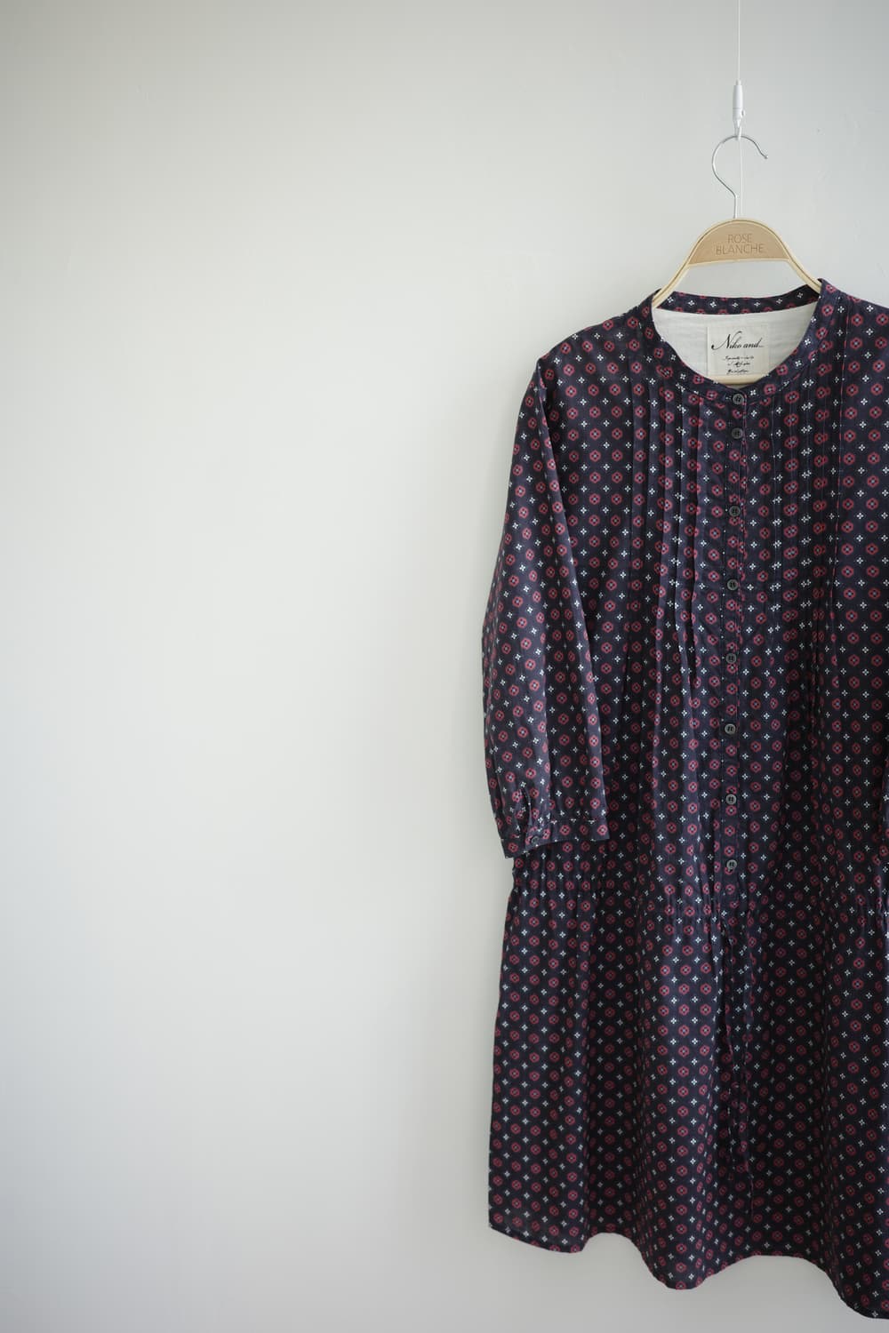Niko and • 네이비 패턴 핀턱 아사코튼 원피스 상품이미지1