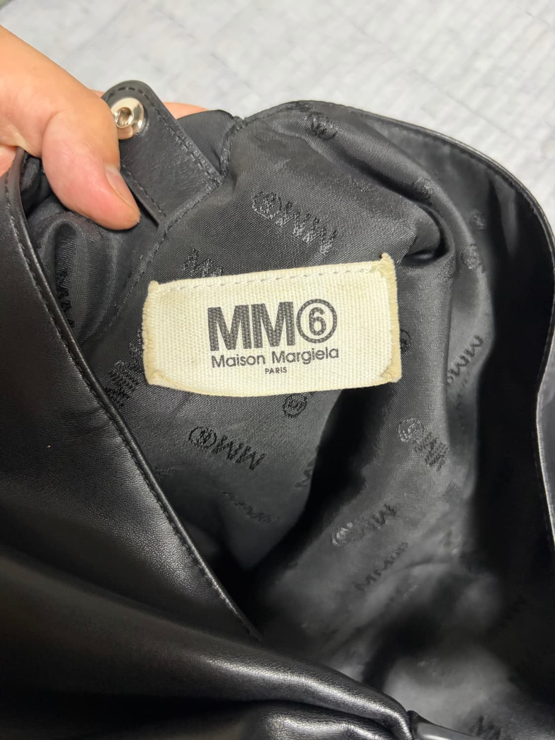 MM6 메종마르지엘라 레더 재패니즈백 블랙 상품이미지7