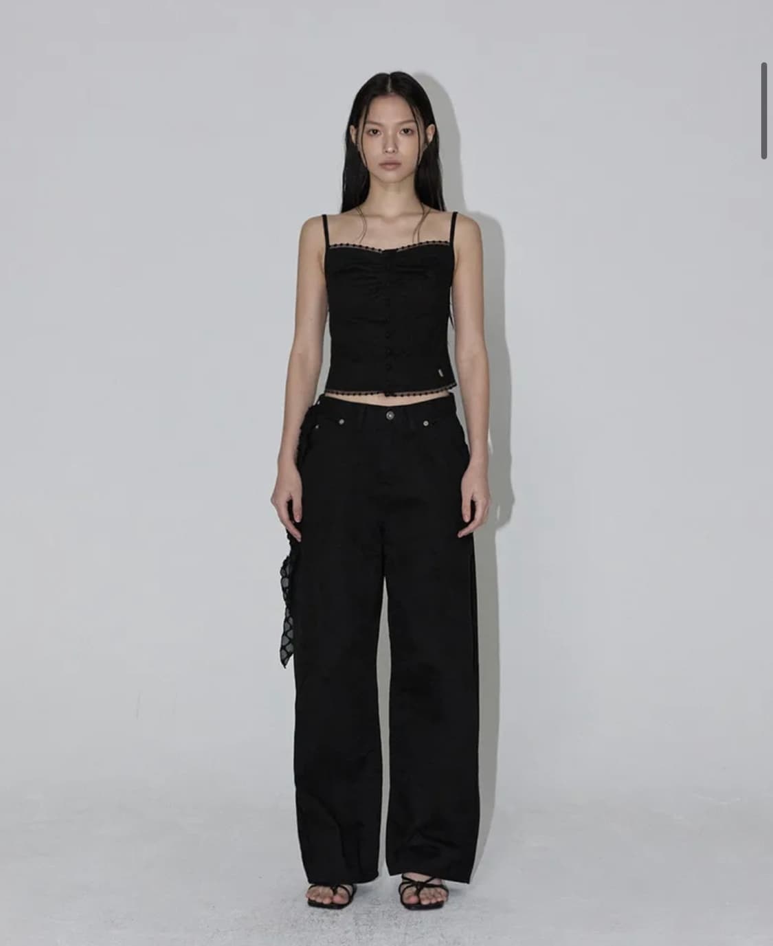 이네기 Yuna Shirring Blouse 블랙 상품이미지3