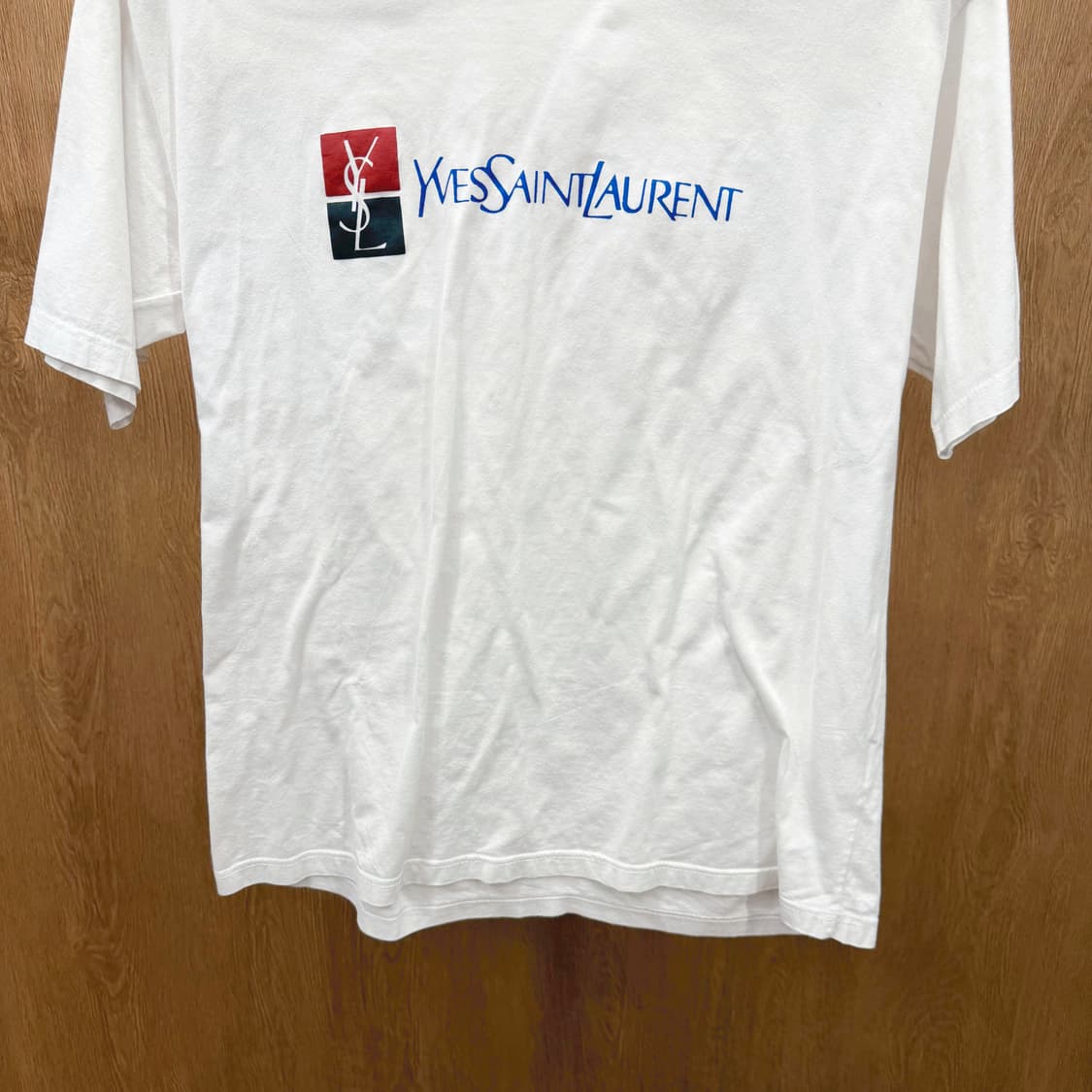 입생로랑 반팔 티셔츠 로고 프린팅 라운드넥 무지 디테일 레귤러핏 화이트 상품이미지5