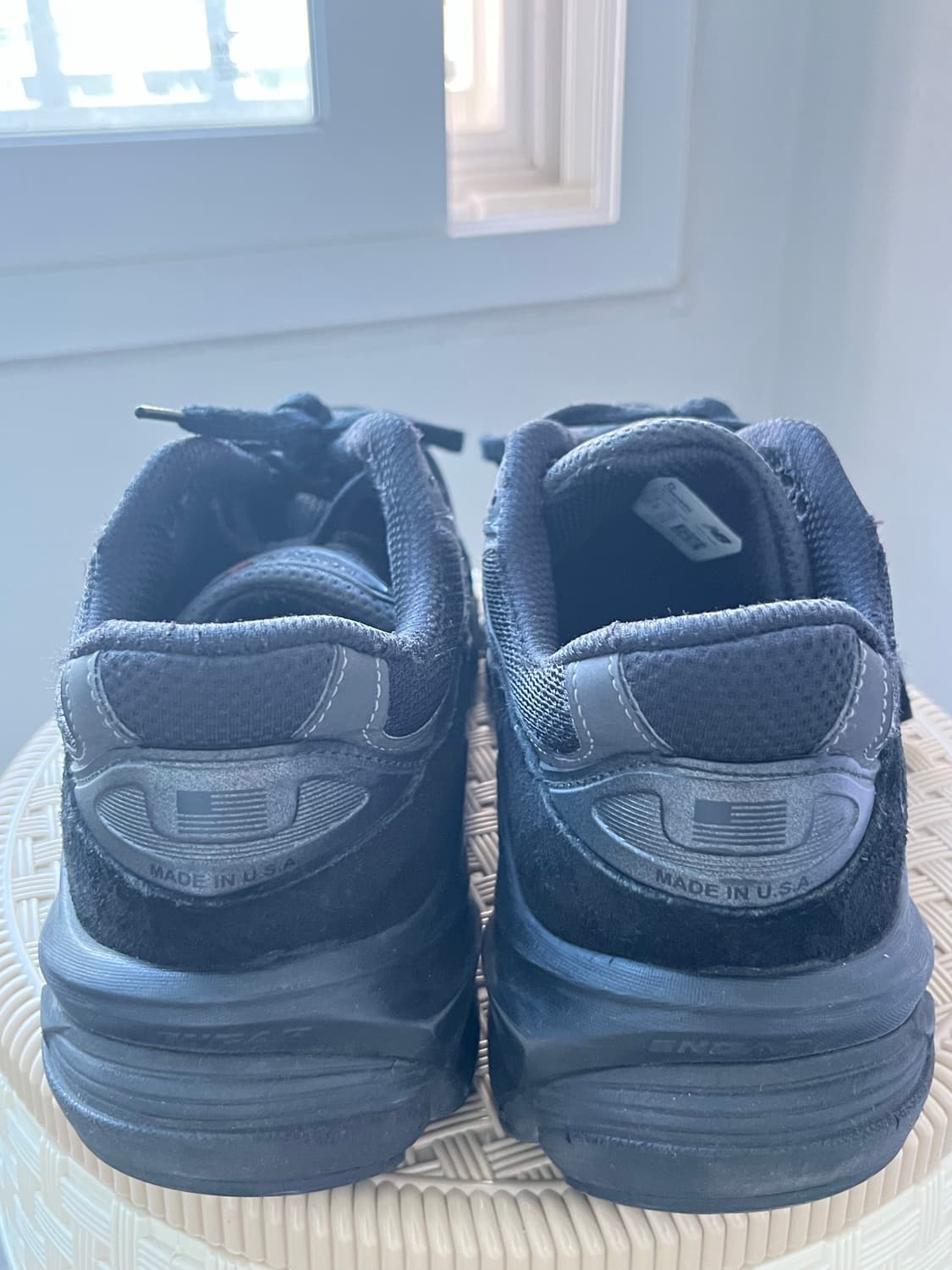 뉴발란스 990v6 트리플블랙 300 상품이미지3