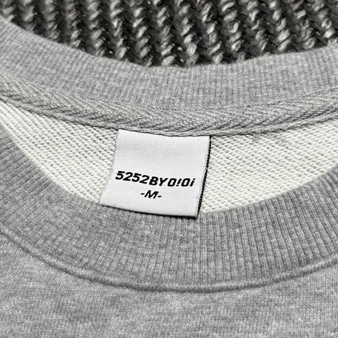 [M] Oioi 오아이오아이 서울 시그니처 그레이 맨투맨 상품이미지4