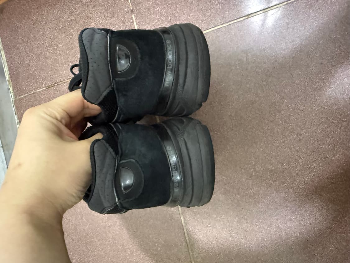 뉴발란스 트리플블랙 990 42 사이즈 상품이미지3