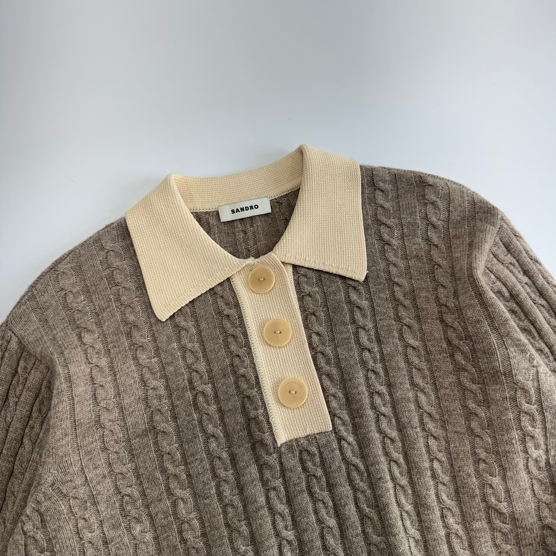 Sandro 산드로 베이지 케이블 카라 니트 상품이미지4