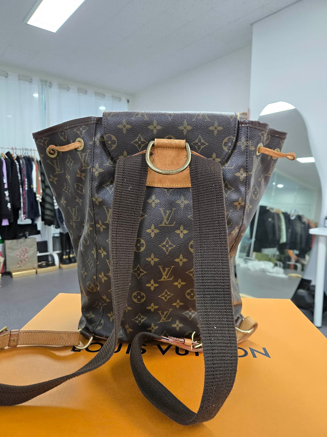 [40%할인] 루이비통 몽수리 백팩 상품이미지2