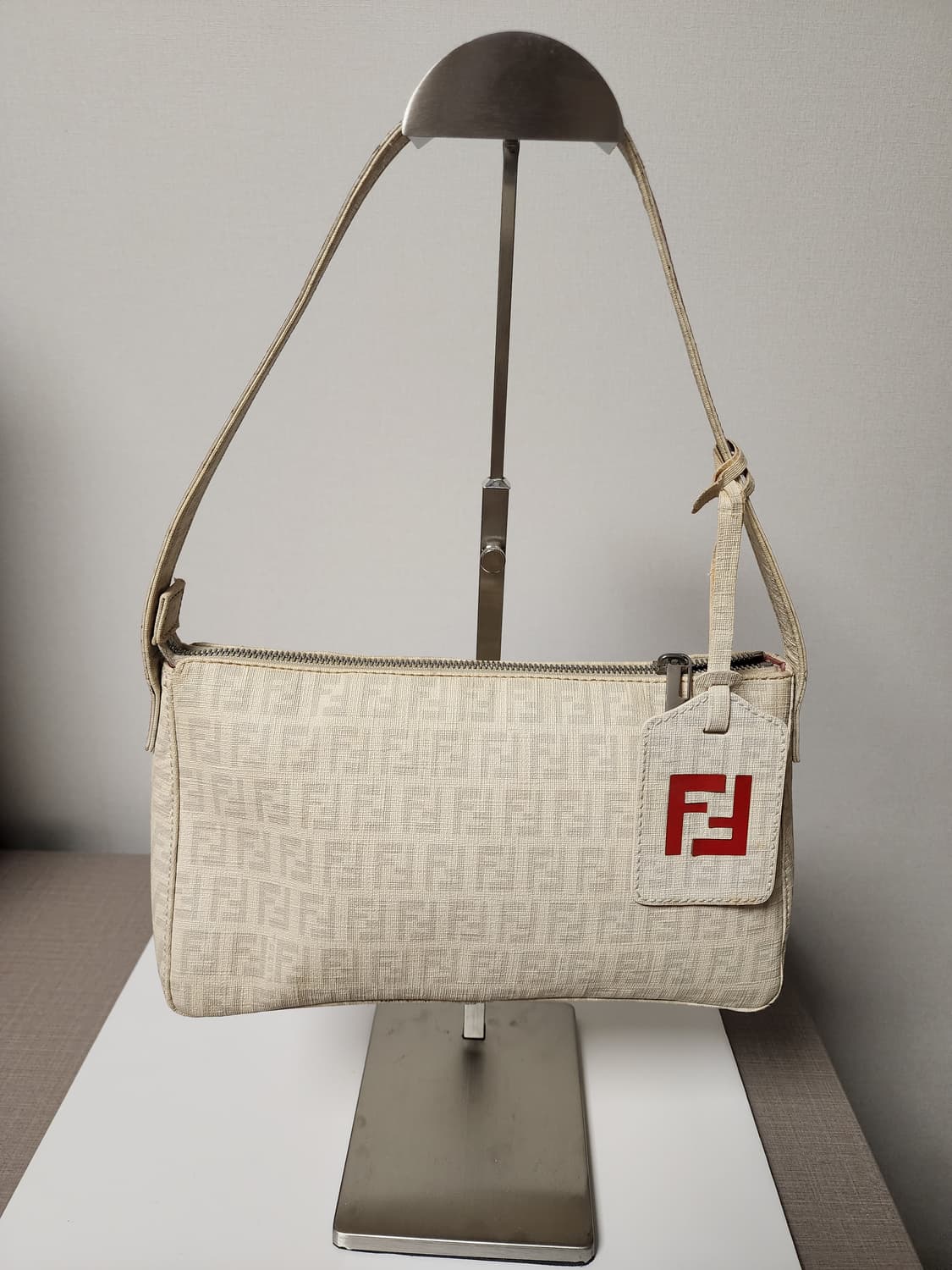 펜디 시그니처 FF로고 스몰 숄더백 상품이미지1