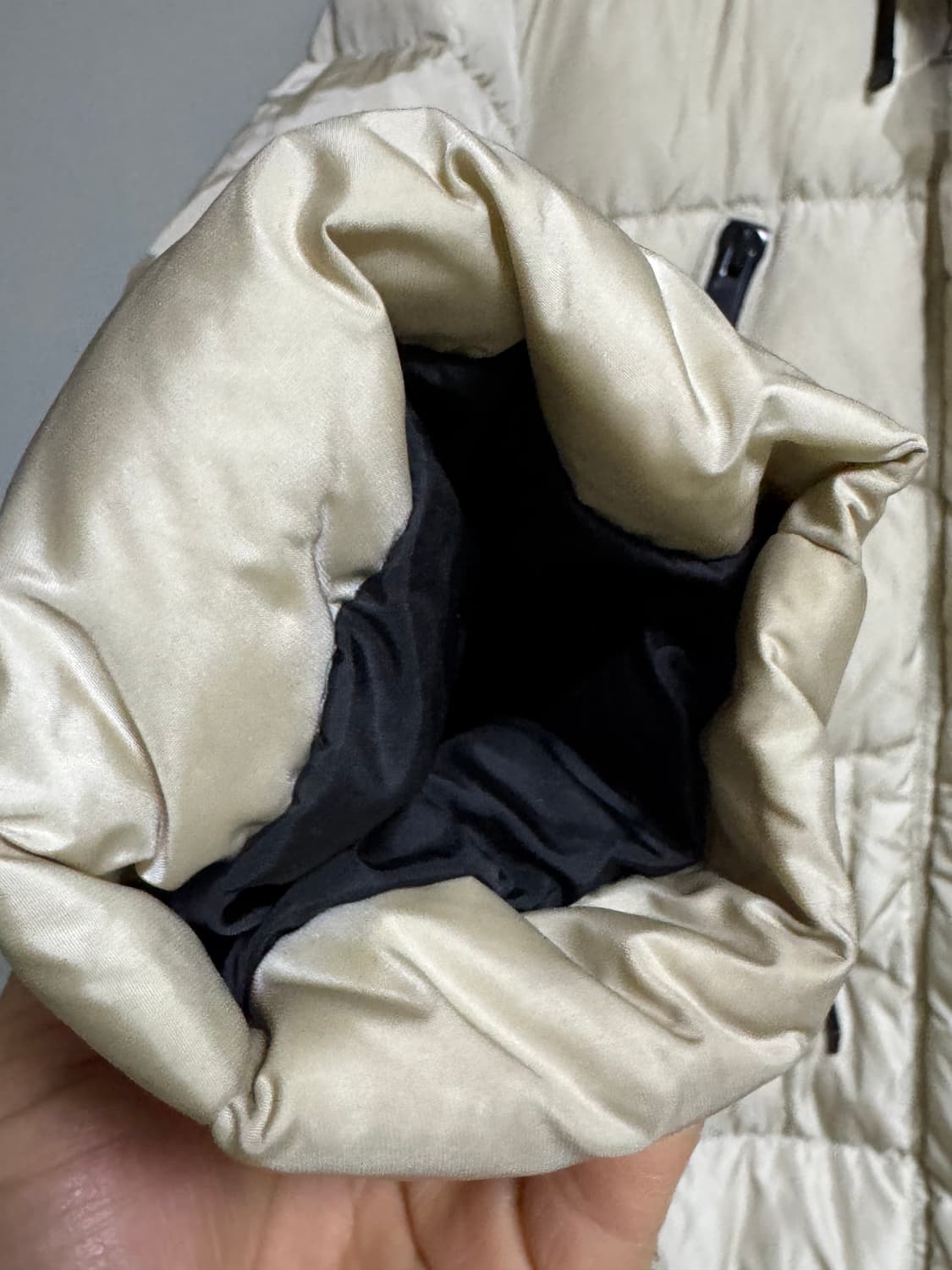 몽클레어 여성 롱패딩 아이보리 상품이미지3