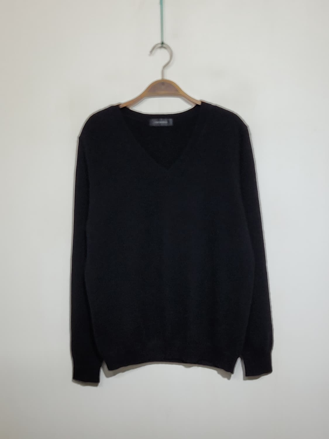 (L) 캐시미어 니트 블랙 무지 브이넥 스웨터  상품이미지1