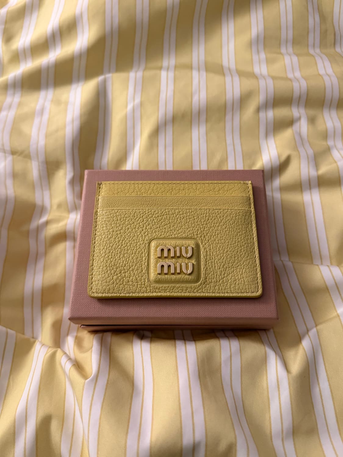 MIUMIU 미우 미우 레더 카드 반지갑 레몬 옐로우 상품이미지2