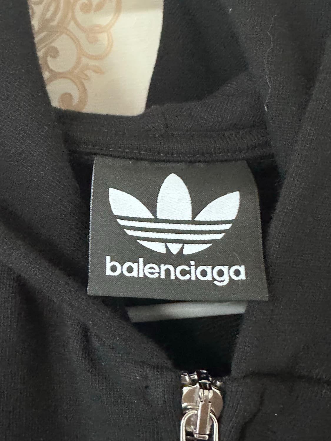 발렌시아가 x 아디다스 후드집업 상품이미지3