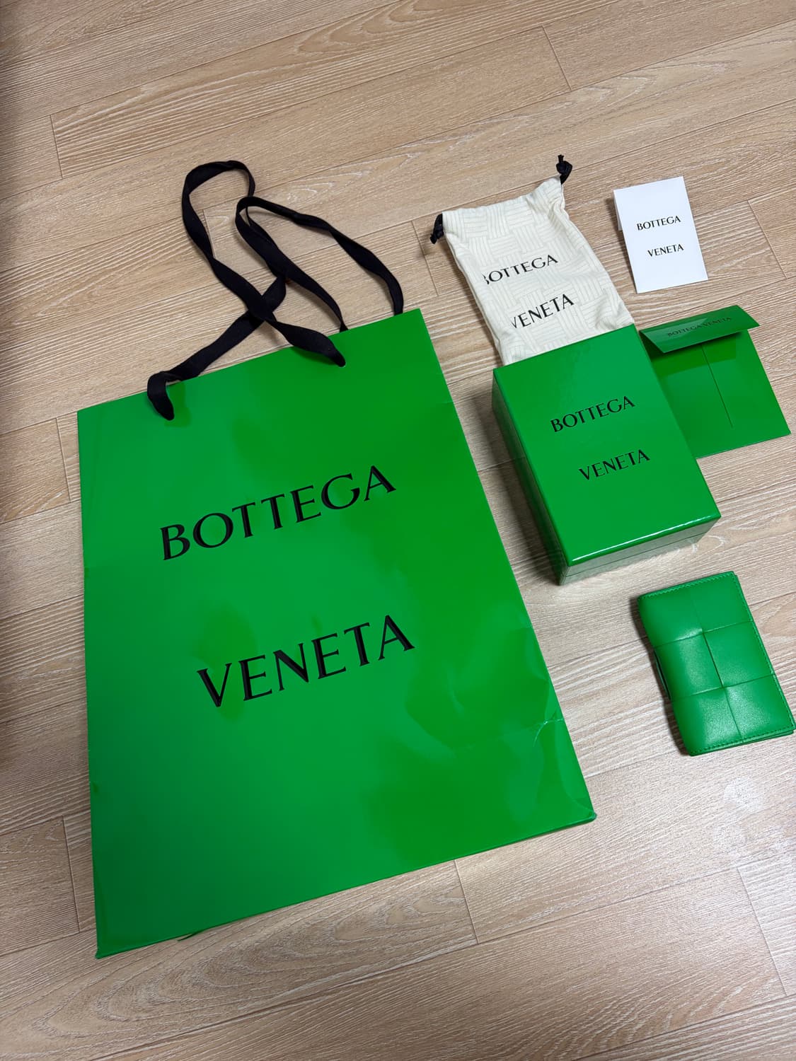 보테가베네타 카세트 플랩 카드지갑 상품이미지1