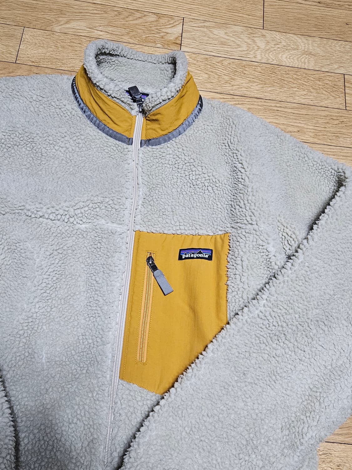 파타고니아 레트로 x 펠리칸 골드 플리스 후리스 양털 자켓 상품이미지2