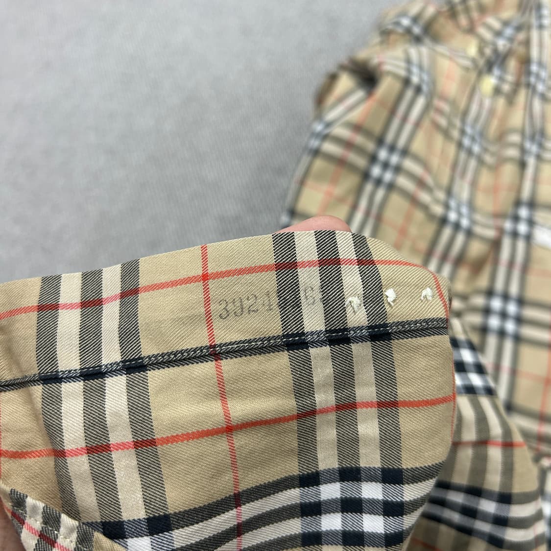 버버리 헨리넥 기마로고 체크셔츠(S) 상품이미지4