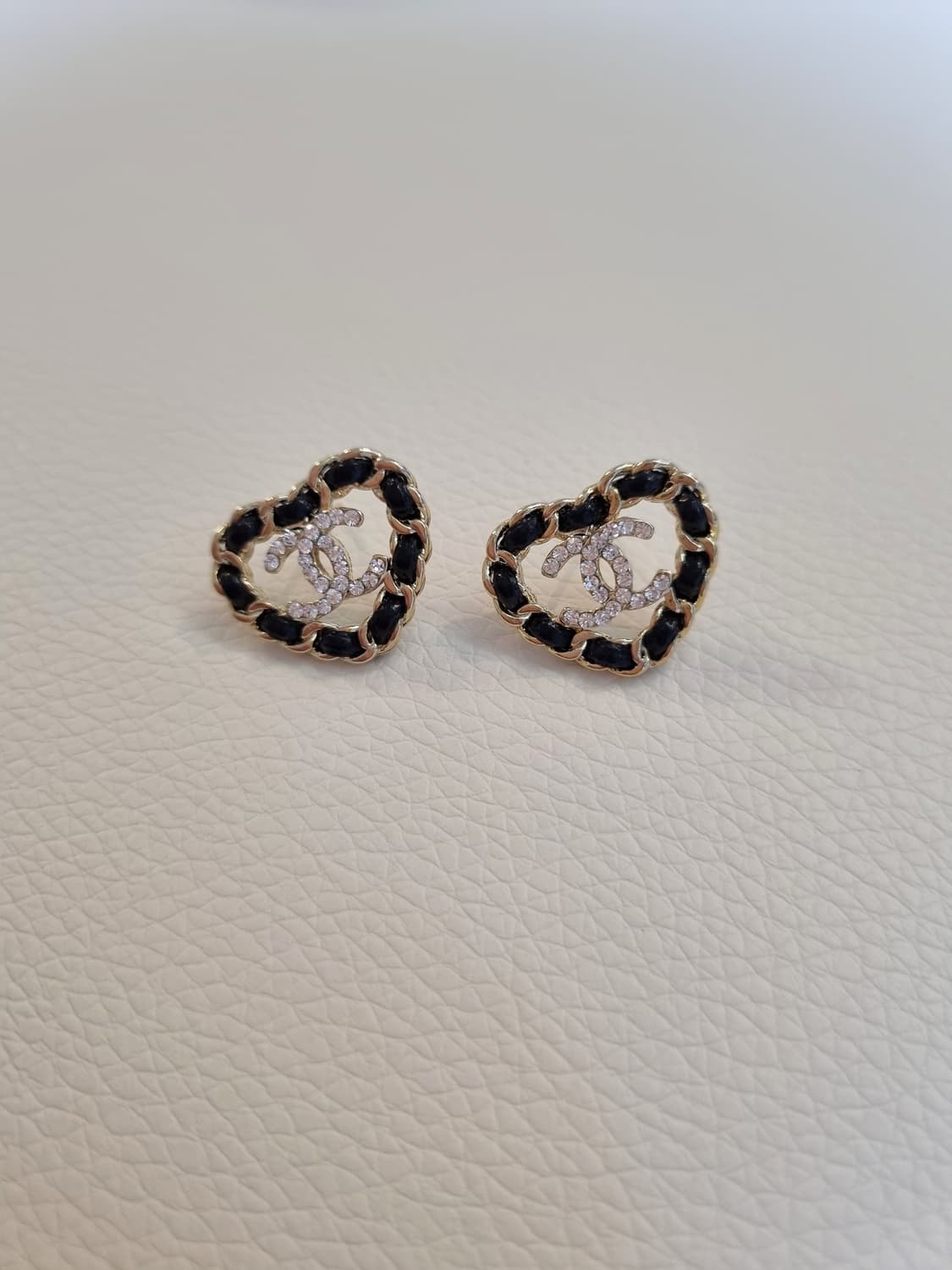 샤넬 가죽체인하트 CC로고 귀걸이 업사이클링 상품이미지4