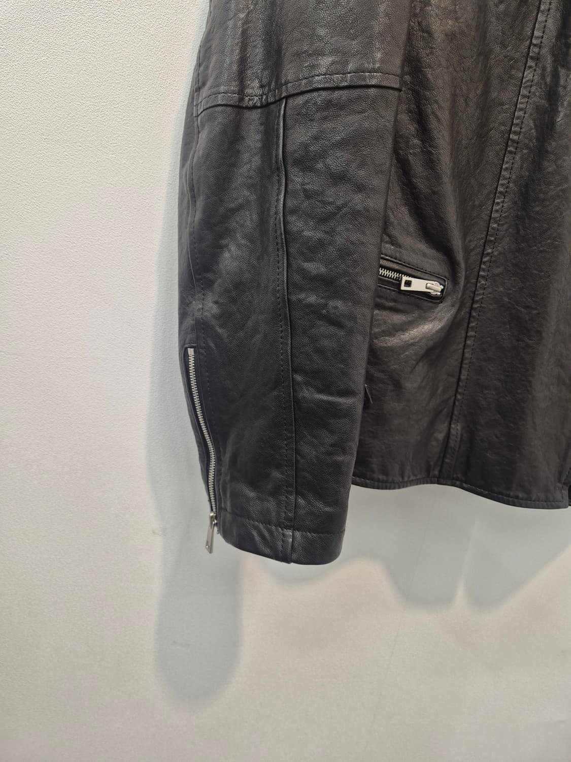 아르덴 블랙 가죽 라이더 자켓 66
 상품이미지3