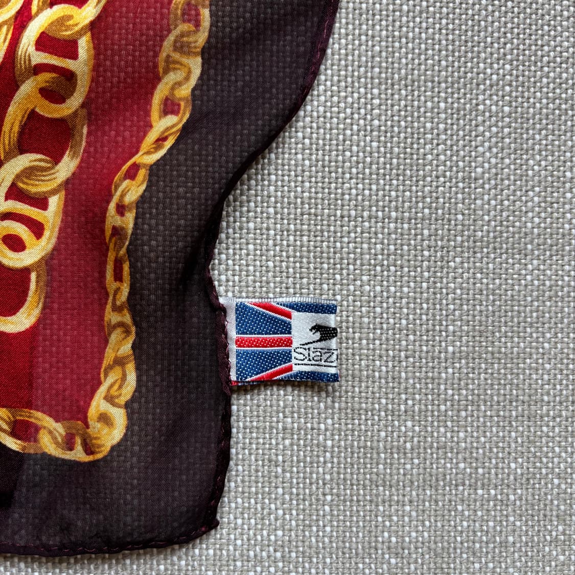 슬래진저(Slazenger)빈티지 스타일의 체인 패턴 실크 스카프 상품이미지9