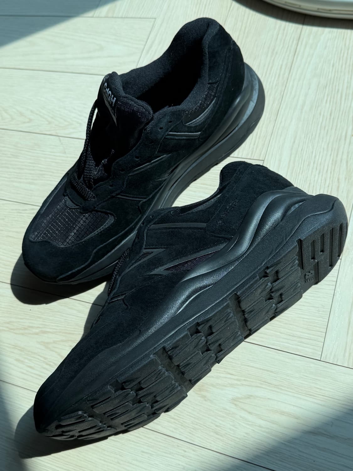 뉴발란스 꼼데 CdGH 5740 블랙 스니커즈 상품이미지3
