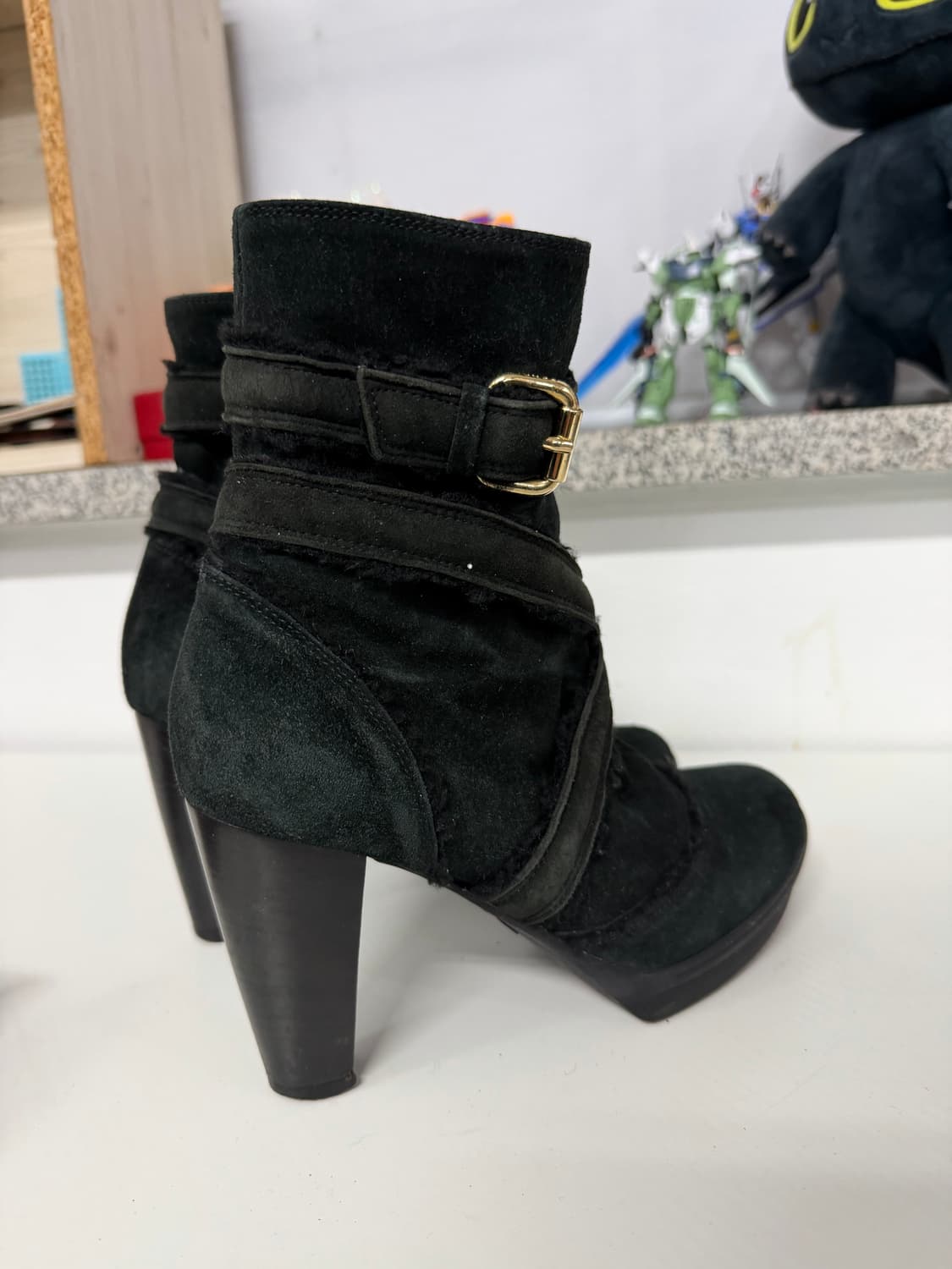 정품) 펜디 여성 스웨이드 블랙 숏 부츠 37.5 상품이미지5