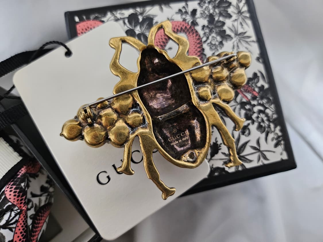 
구찌 크리스털 및 펄 디테일의 벌 모양 브로치
 상품이미지9