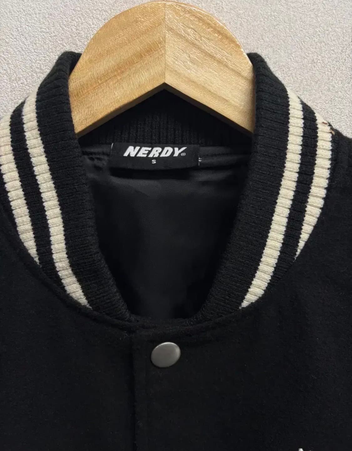 널디 크롭 바시티 점퍼 블랙 S 상품이미지5