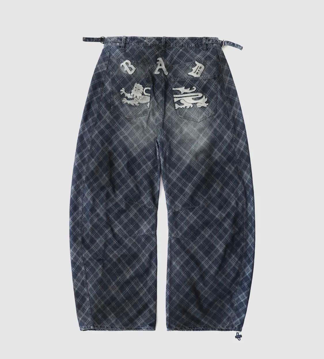 배드블러드 청바지 아일릿 민주 바지 라이온 패치 워시드 배럴 팬츠 상품이미지1